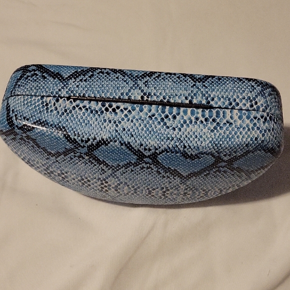 Blue Snake Pattern Reptile Hide - Picture 4 of 6